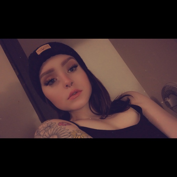 Meet your Posher, Cloudy - Picture 1 of 4